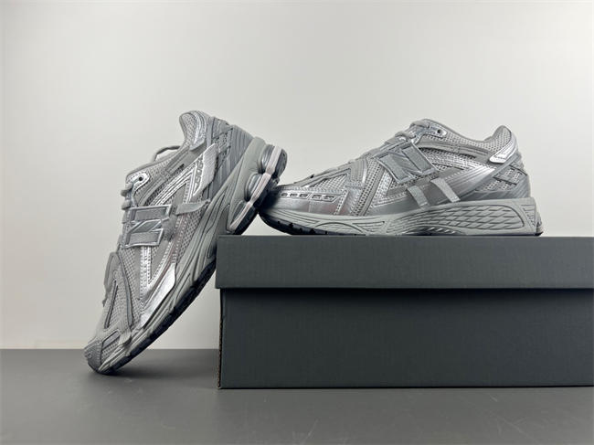 New Balance Concrete Silver Metallic  M1906AG